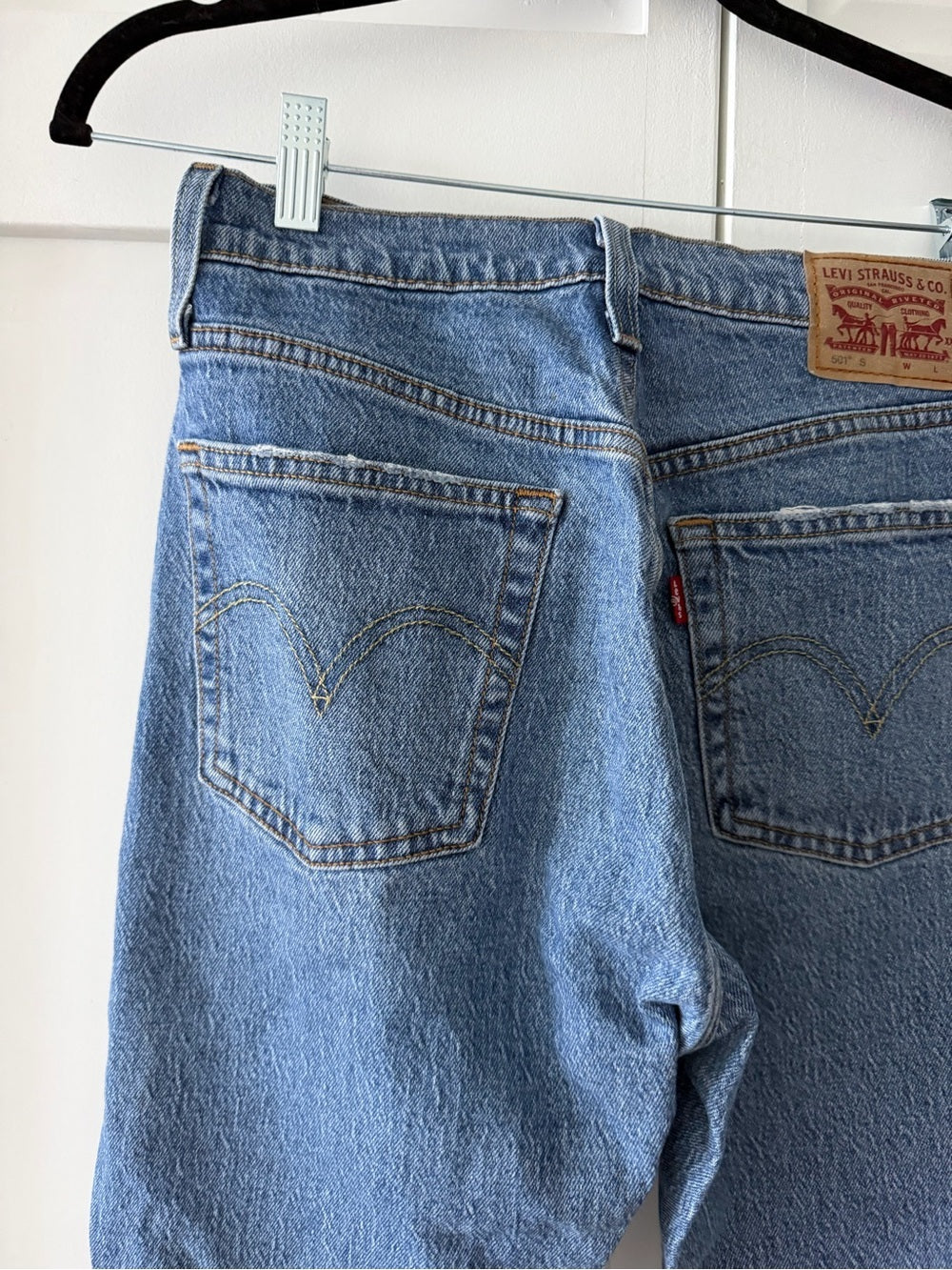 Levi's 501 Original Fit High-Rise Jeans - Mid-Light Wash - Size 27