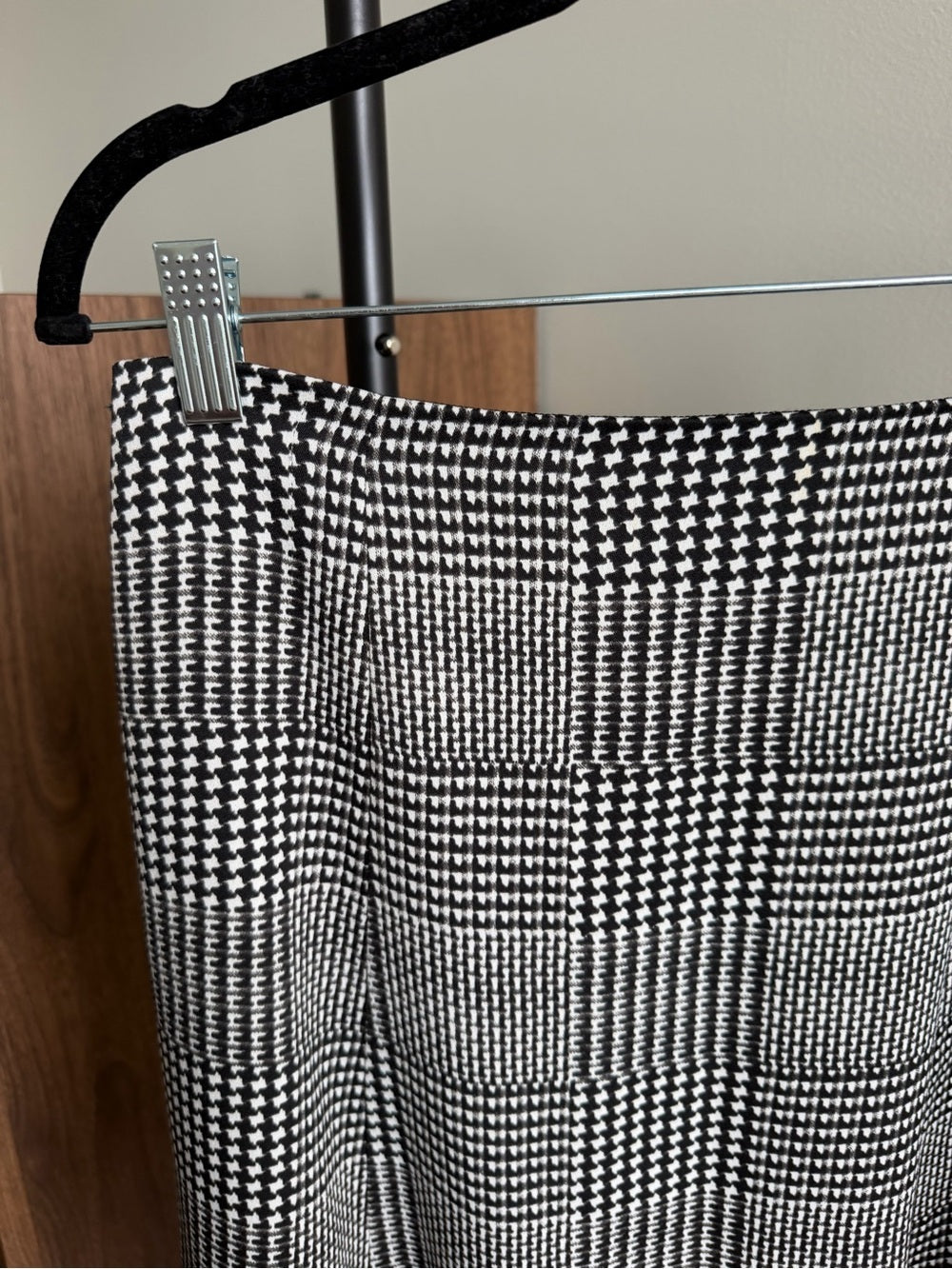 Club Monaco Black & White Houndstooth Midi Skirt Size 4
