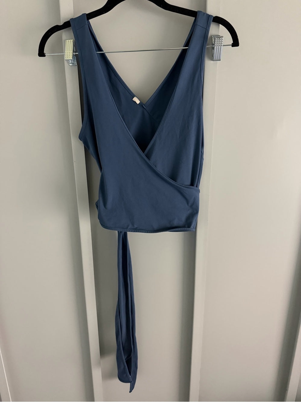 Lululemon Blue Wrap Tie Front Sleeveless Athletic Tank Size 6