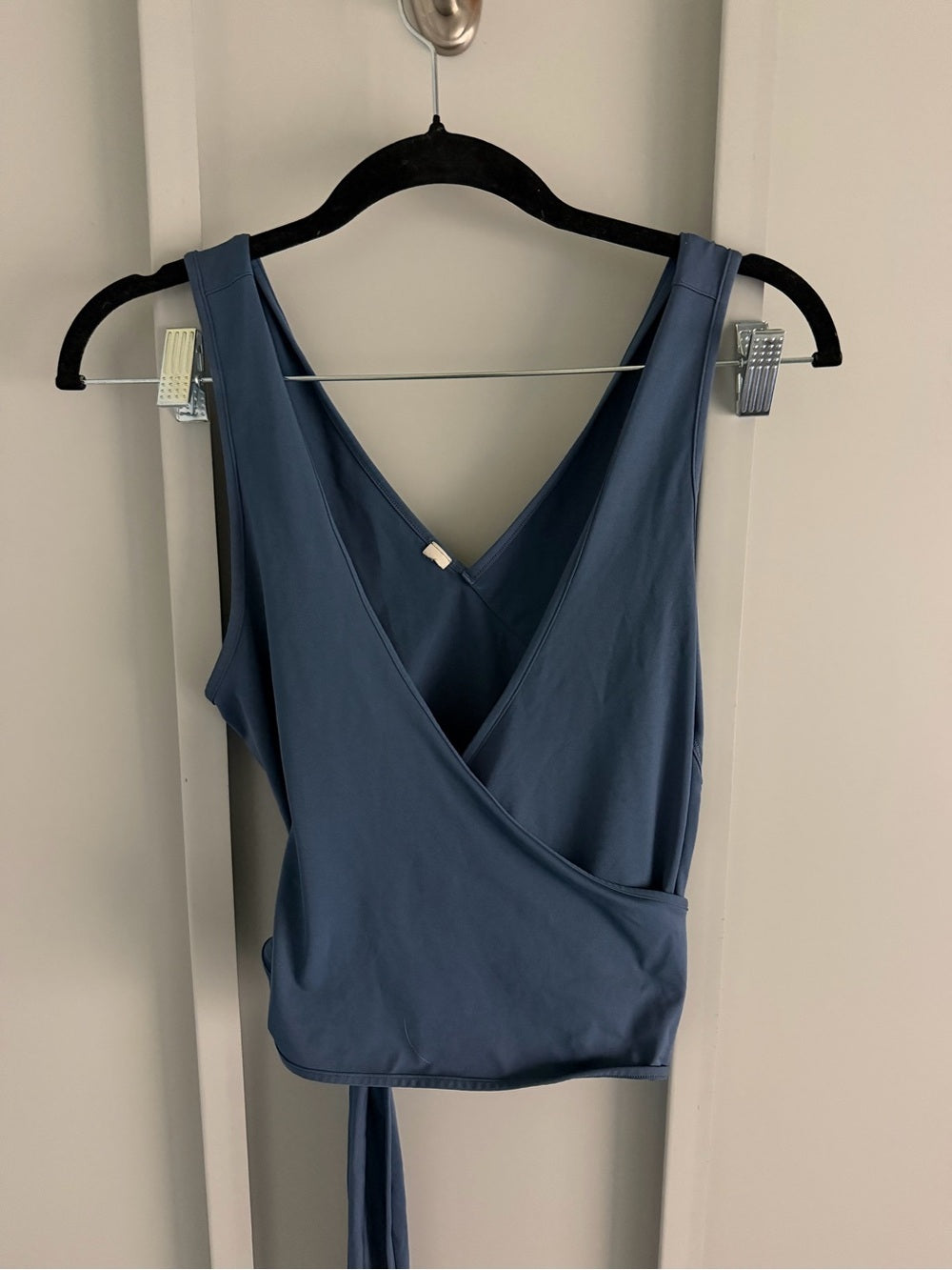 Lululemon Blue Wrap Tie Front Sleeveless Athletic Tank Size 6