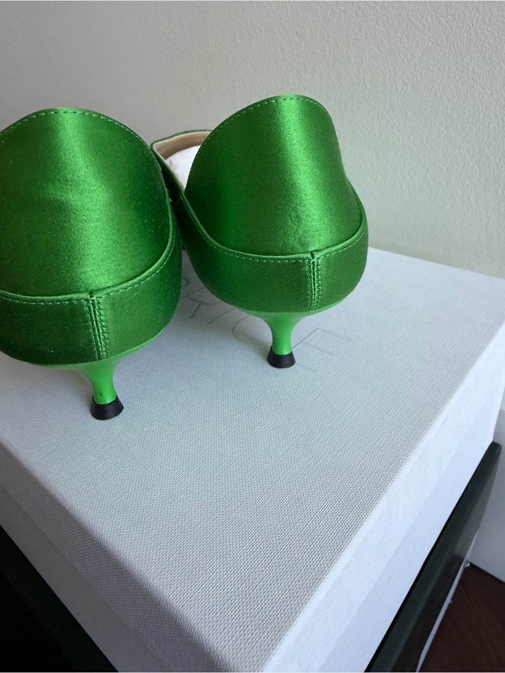 Kiki Price Green Satin Crystal Embellished Kitten Heels - Size 9
