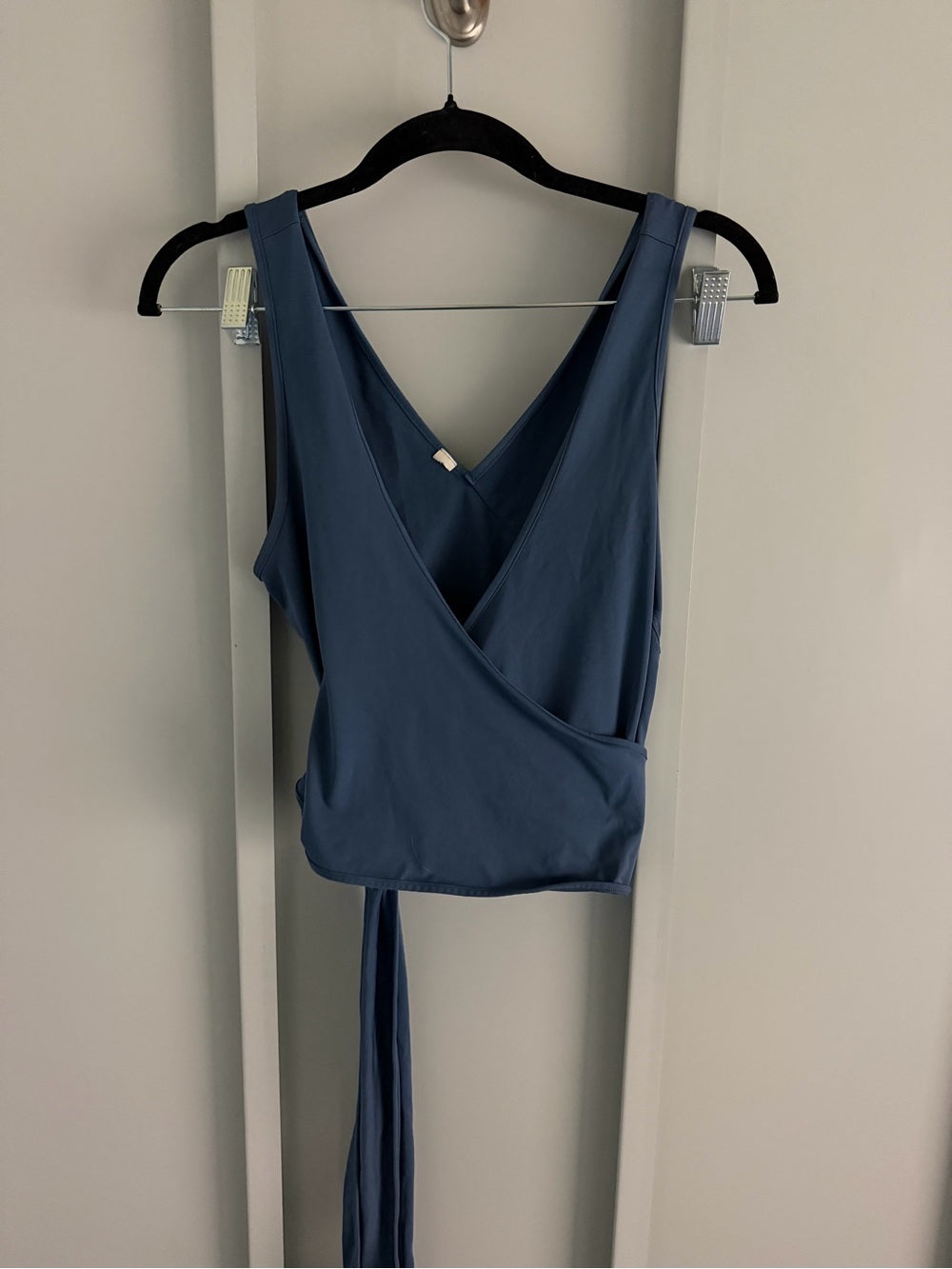 Lululemon Blue Wrap Tie Front Sleeveless Athletic Tank Size 6