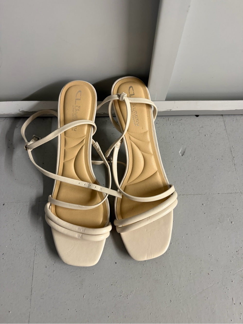 CL by Laundry Cream Strappy Sandals - Size 8.5M