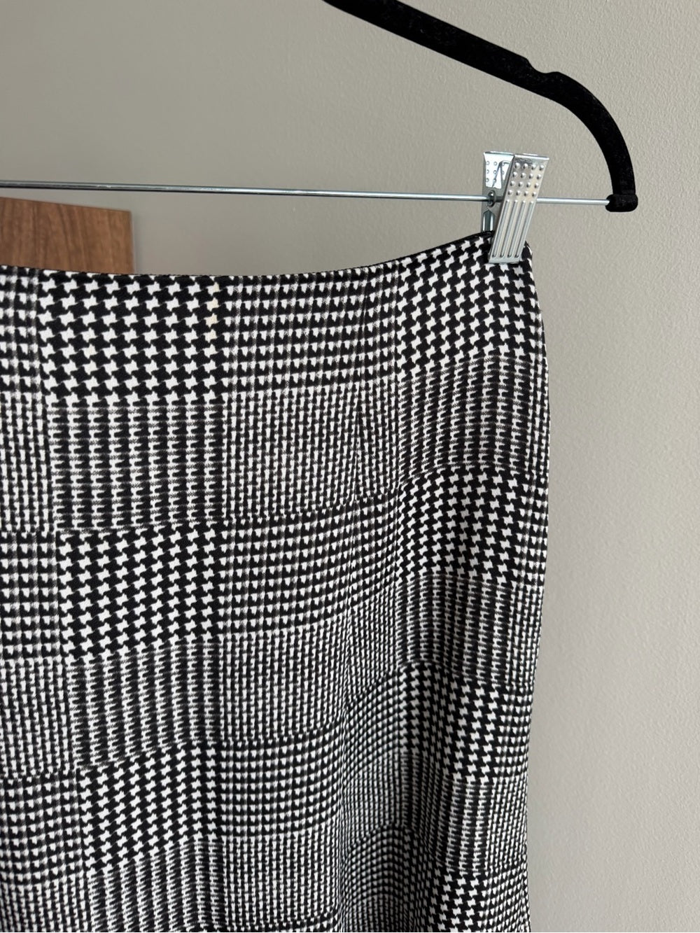 Club Monaco Black & White Houndstooth Midi Skirt Size 4
