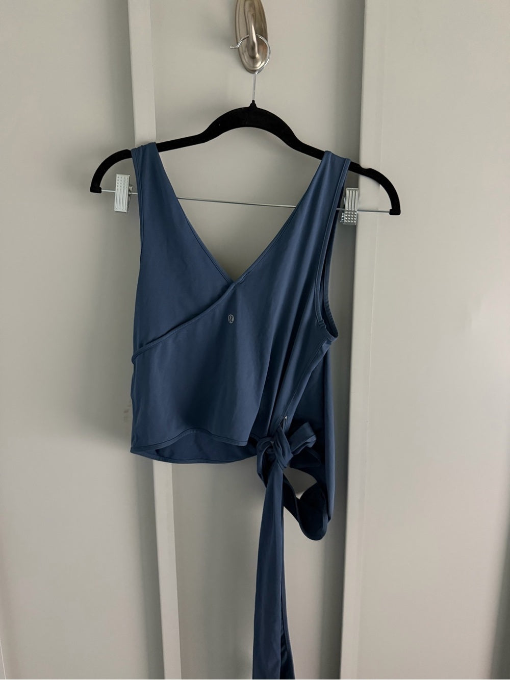Lululemon Blue Wrap Tie Front Sleeveless Athletic Tank Size 6
