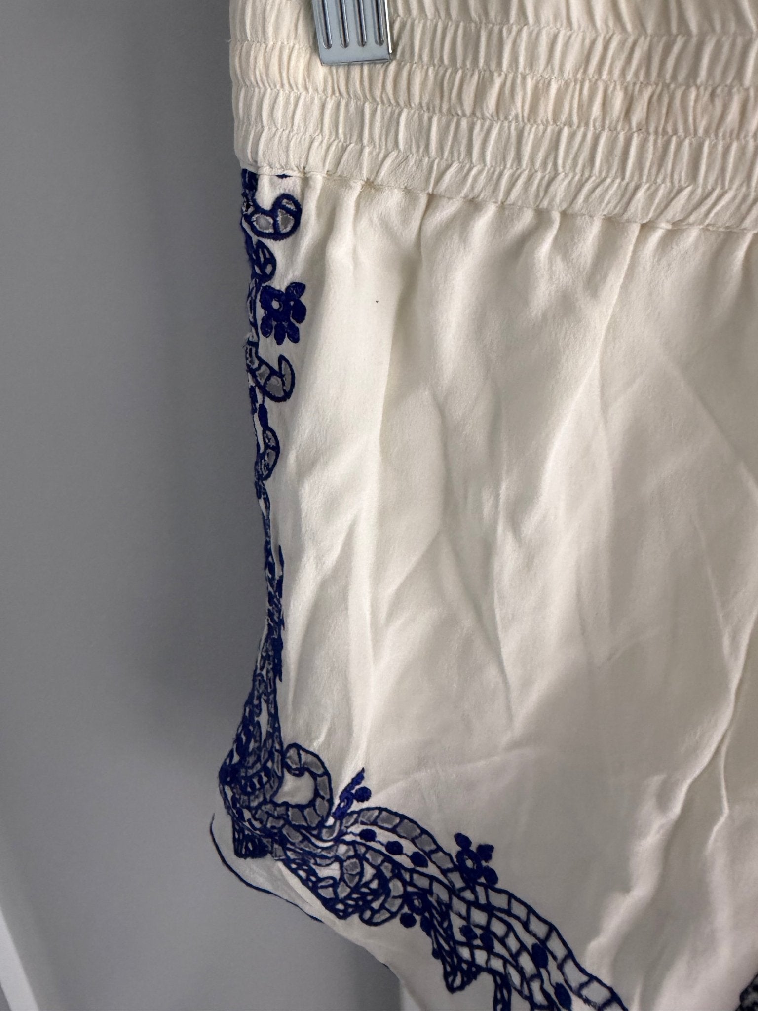 Club Monaco 100% Silk Embroidered Tassel Shorts – Cream & Royal Blue (Size XS) - Studio Edition