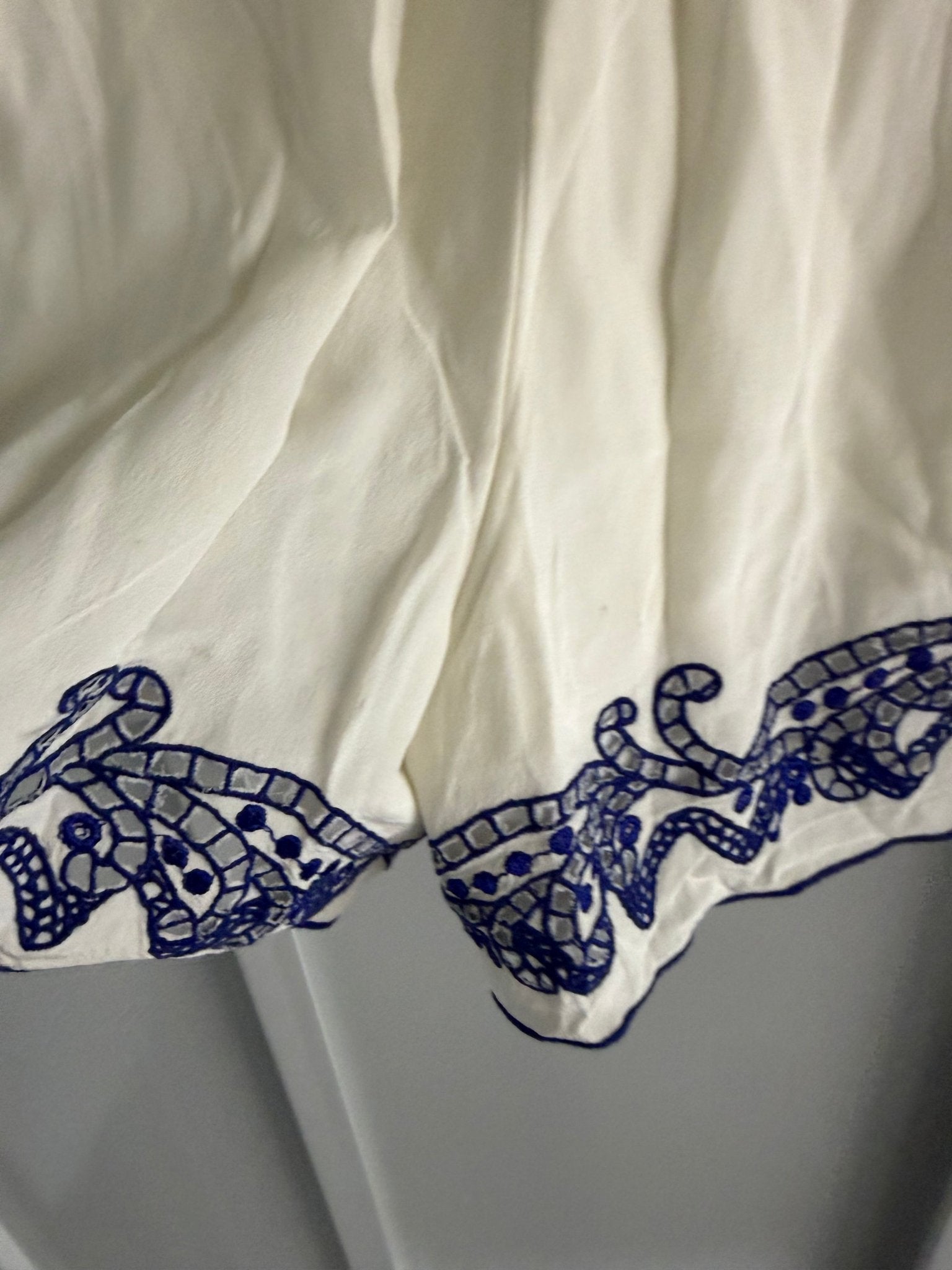 Club Monaco 100% Silk Embroidered Tassel Shorts – Cream & Royal Blue (Size XS) - Studio Edition