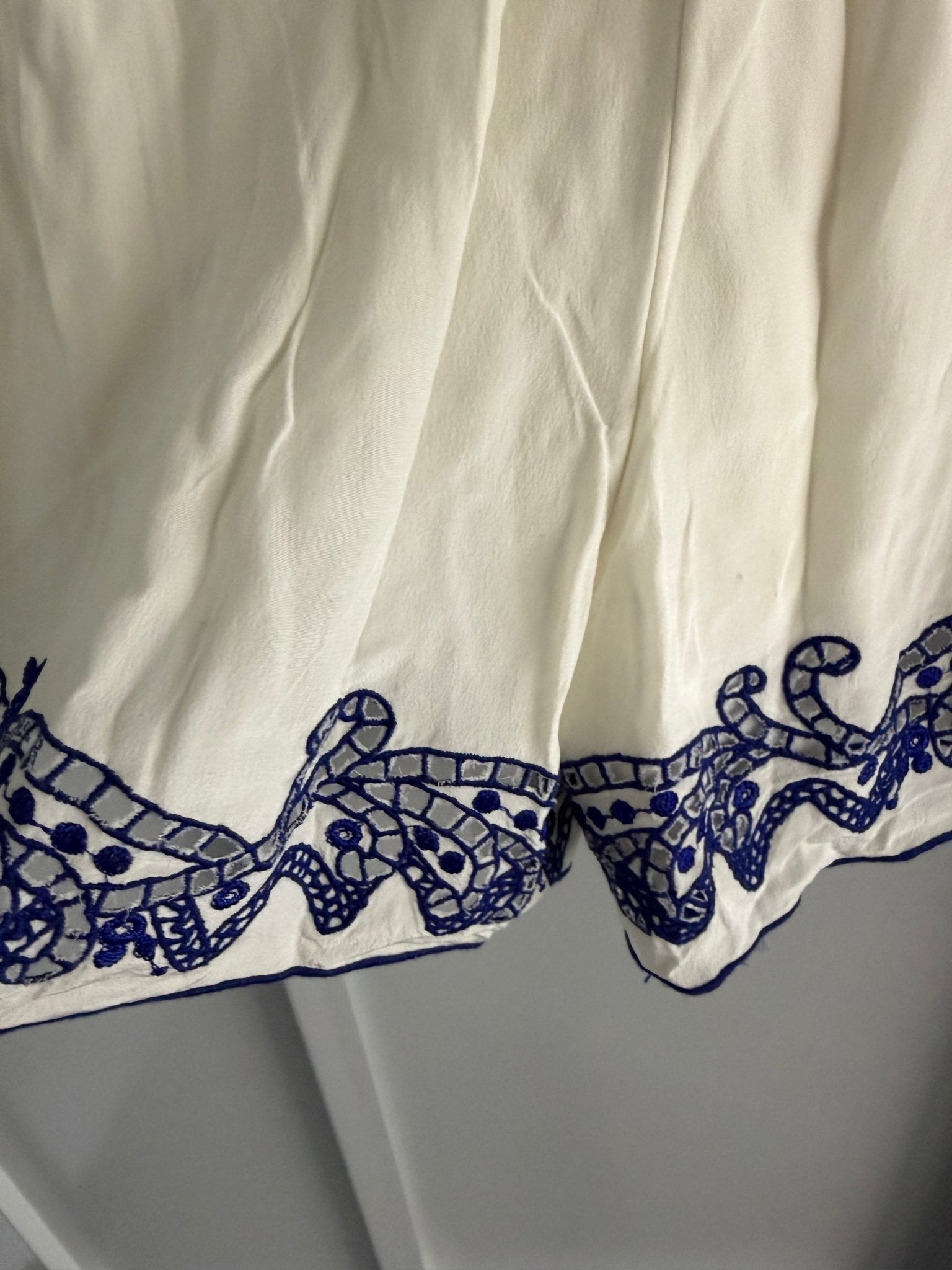 Club Monaco 100% Silk Embroidered Tassel Shorts – Cream & Royal Blue (Size XS) - Studio Edition
