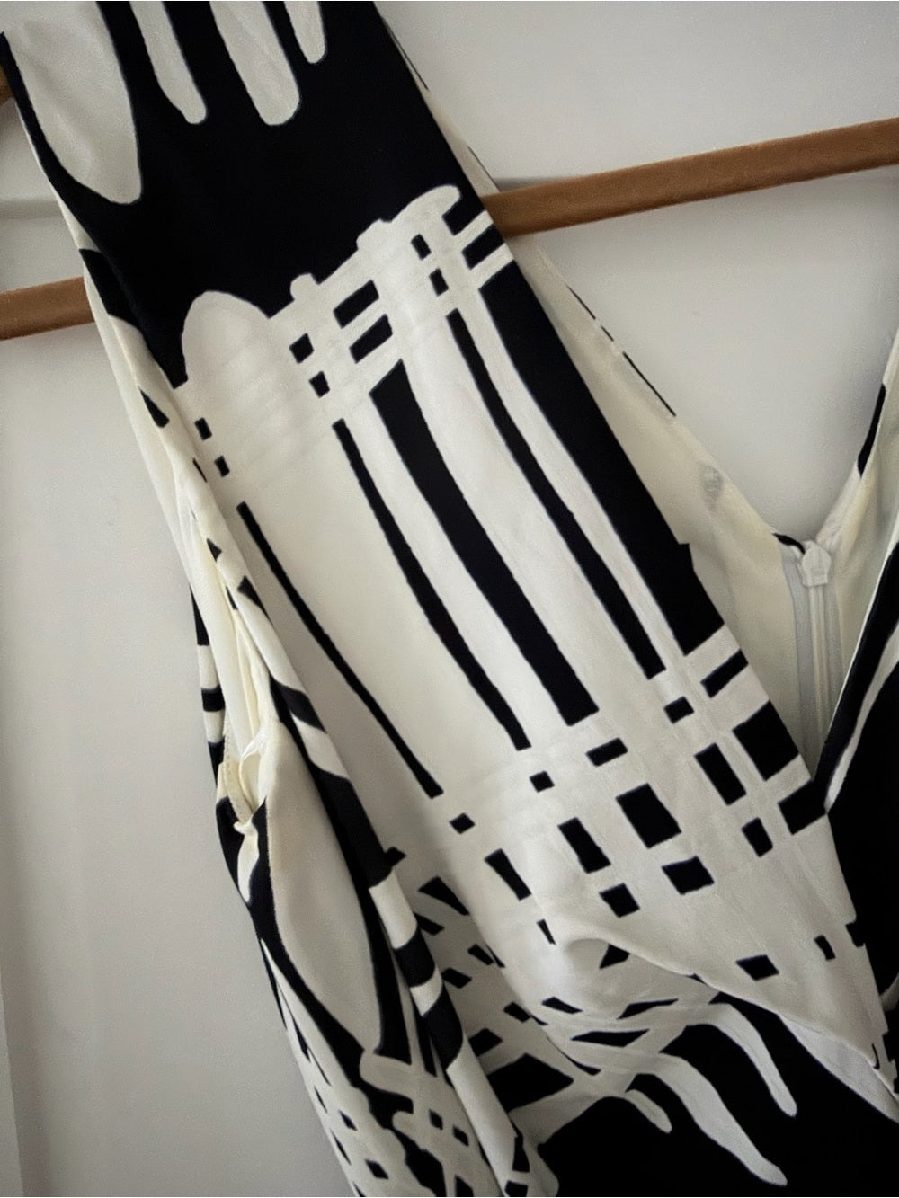 Vintage Escada Black & White Graphic Twist-Front Midi Dress - Size 40