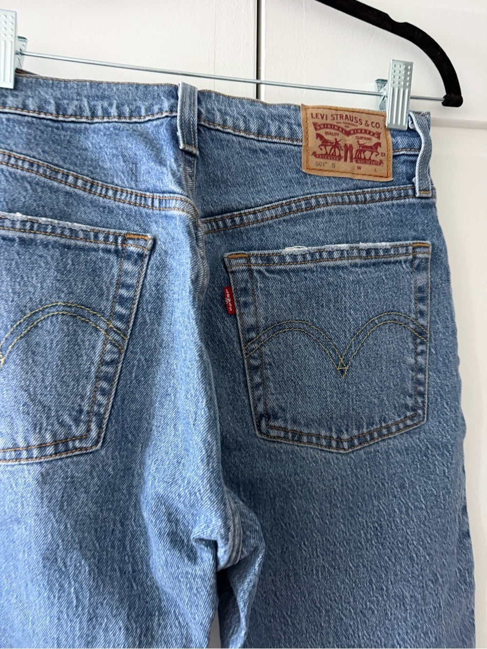 Levi's 501 Original Fit High-Rise Jeans - Mid-Light Wash - Size 27