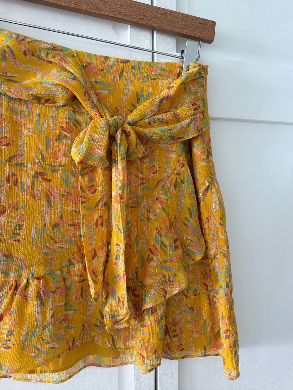 Sezane Silk Metallic Floral Mini Skirt Yellow Tie Front size FR 40/ US 6-8 - Studio Edition