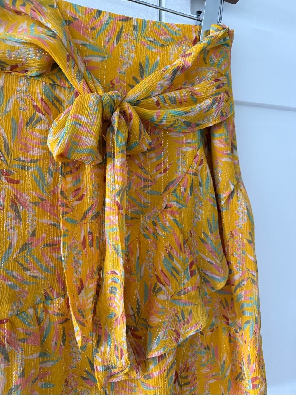 Sezane Silk Metallic Floral Mini Skirt Yellow Tie Front size FR 40/ US 6-8 - Studio Edition