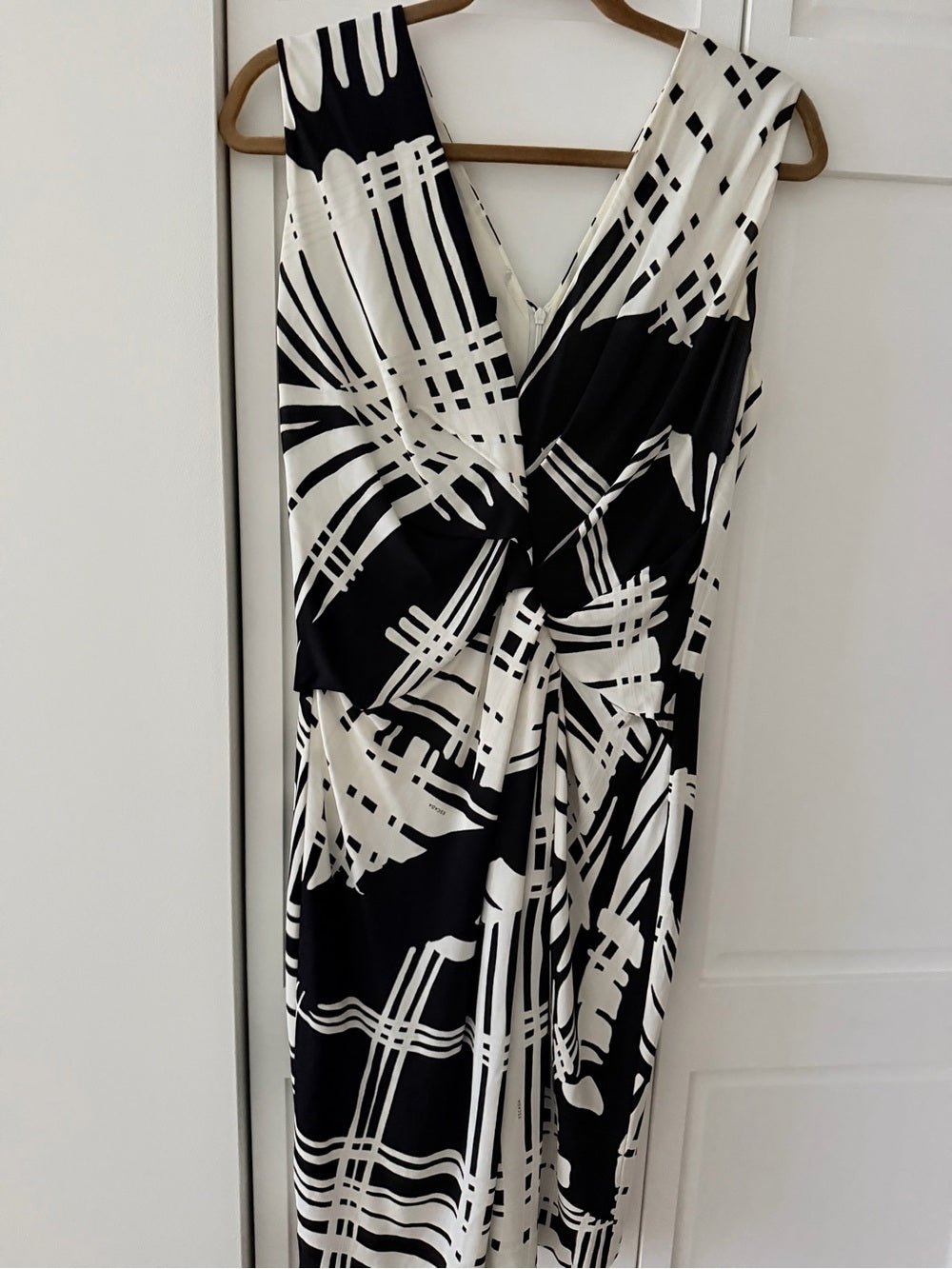 Vintage Escada Black & White Graphic Twist-Front Midi Dress - Size 40 - Studio Edition