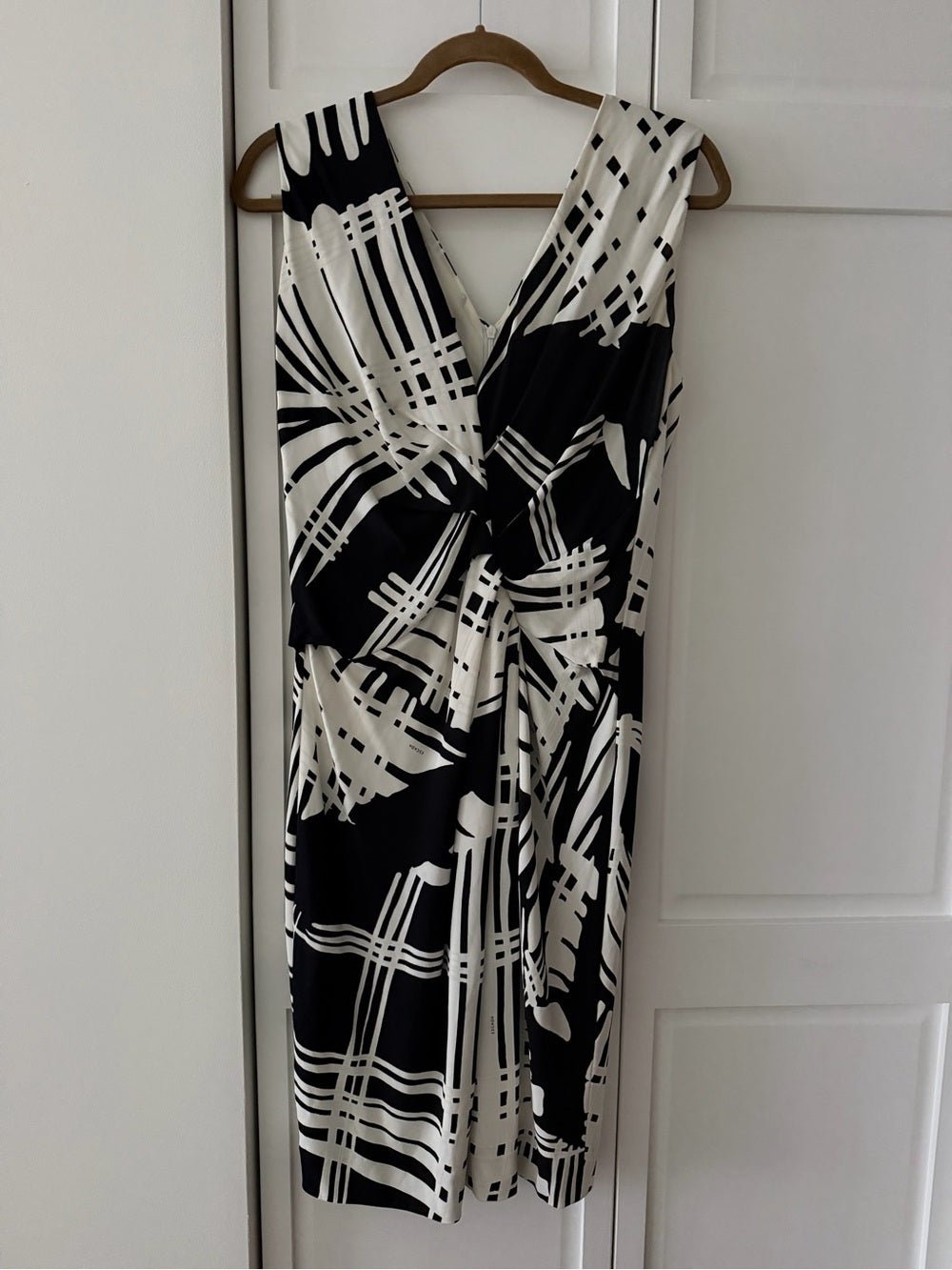 Vintage Escada Black & White Graphic Twist-Front Midi Dress - Size 40 - Studio Edition