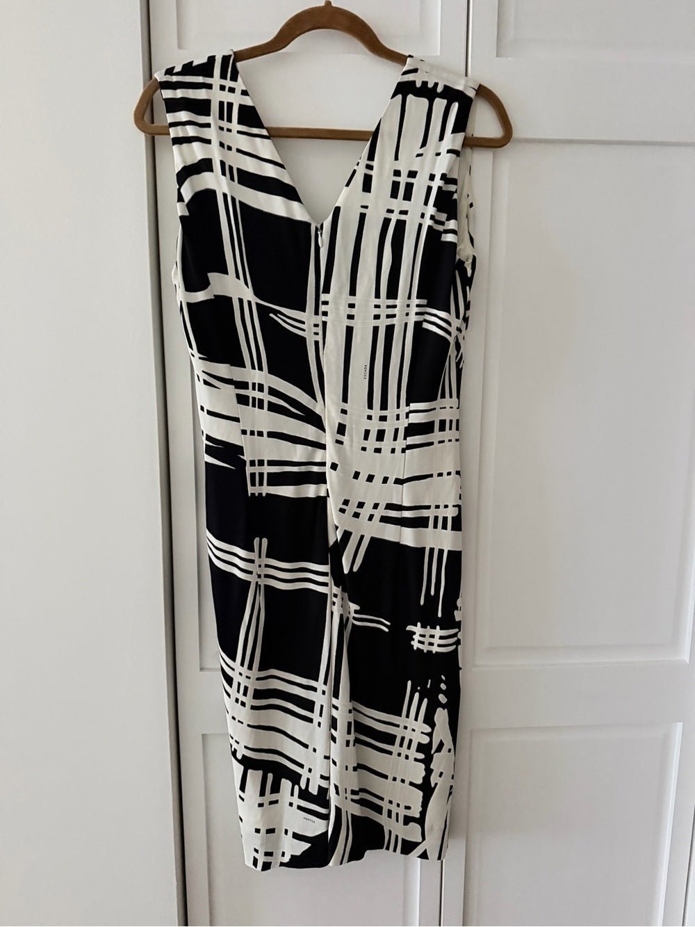 Vintage Escada Black & White Graphic Twist-Front Midi Dress - Size 40 - Studio Edition